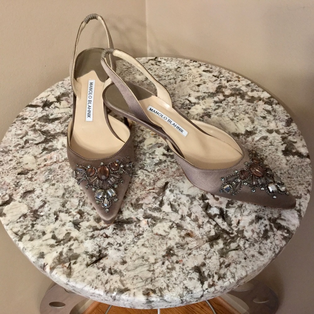 NWOT Manolo Blahnik sling back shoes. Size 38,5